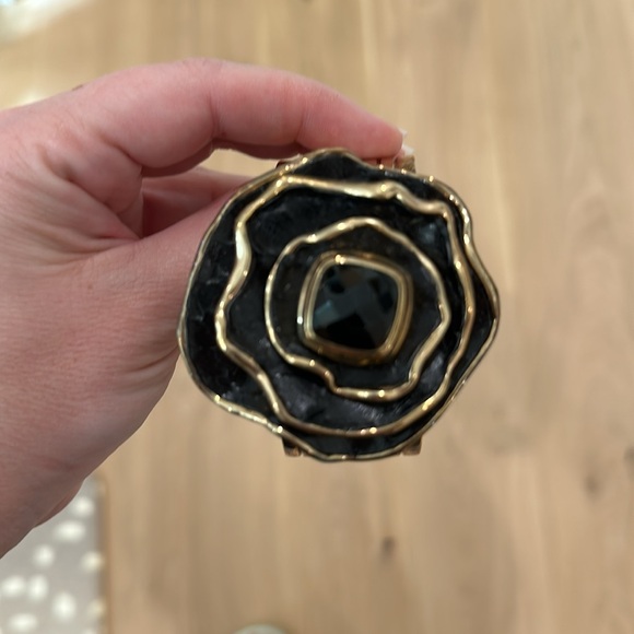 Kara Ross onyx 3 petal bracelet - Picture 7 of 8